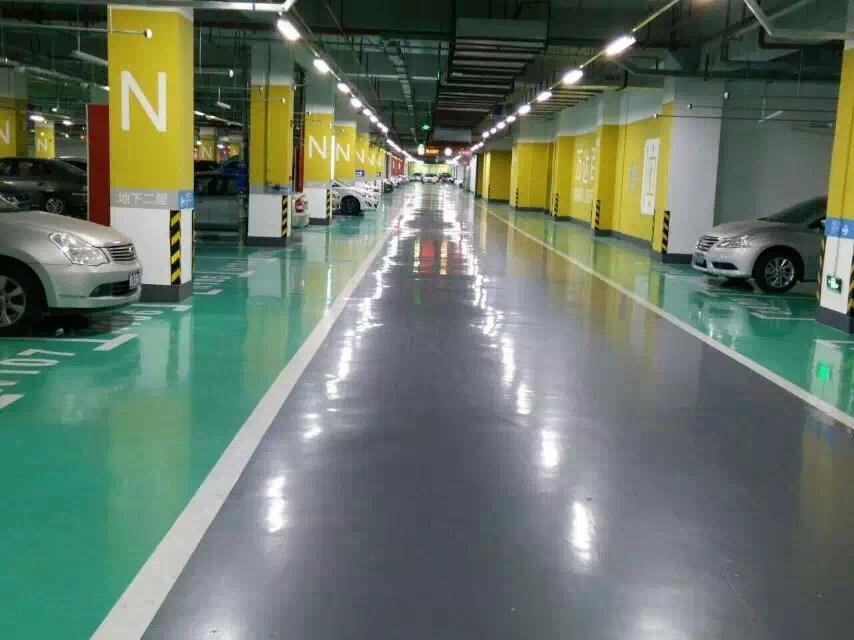 停車場環(huán)氧地坪漆施工后的地面應達到怎樣的標準？