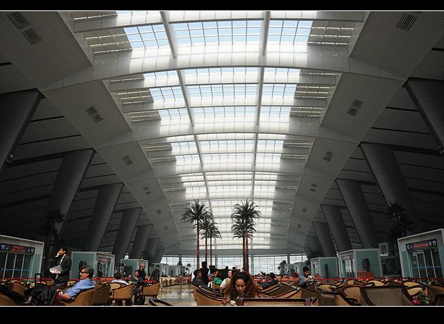 沈陽地坪漆廠家施工機(jī)場候車廳地面的準(zhǔn)則有哪些？